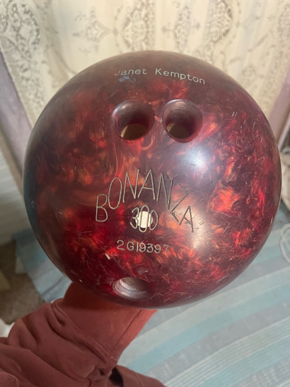Vintage 70s Bonanza 300 Bowling Ball in Marbled Red